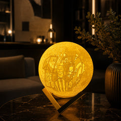 Alex Efsane Fotoğraflı 3D Dekoratif ay Gece Lambası Moon Standlı Pilli(13 Cm)