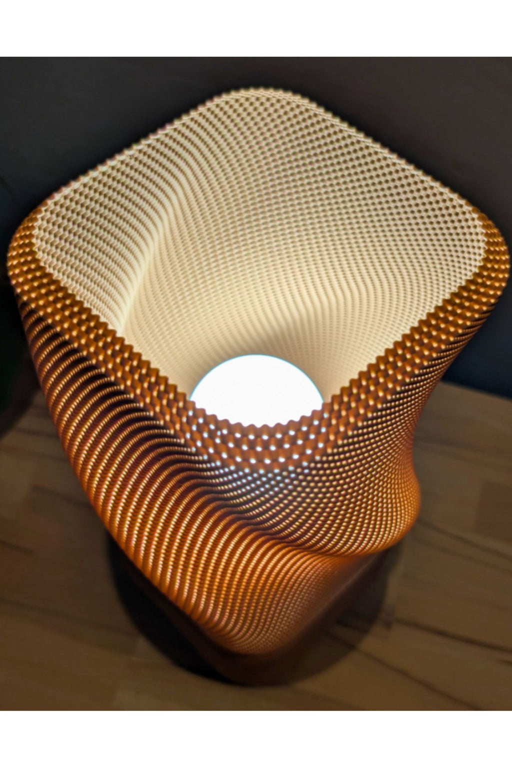 Terra Mesh – Dekoratif Masa Lambası
