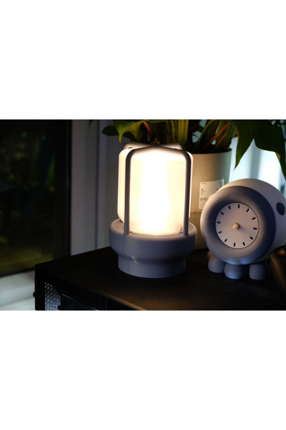 Modern Minimalist LED Gece Lambası – Dekoratif Ortam Işığı | 3 Renk Seçeneği