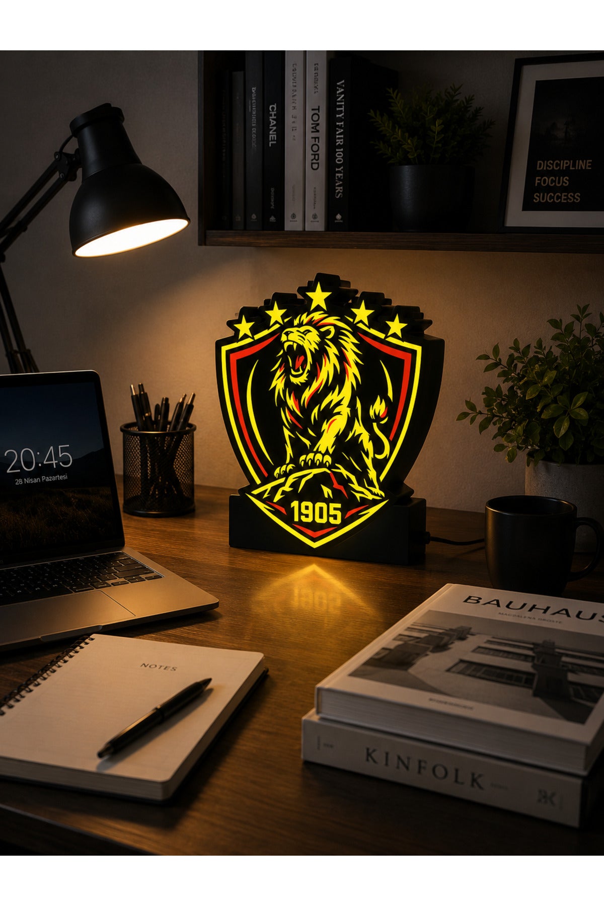 Kükreyen Aslan Temalı Dekoratif Masa Lambası