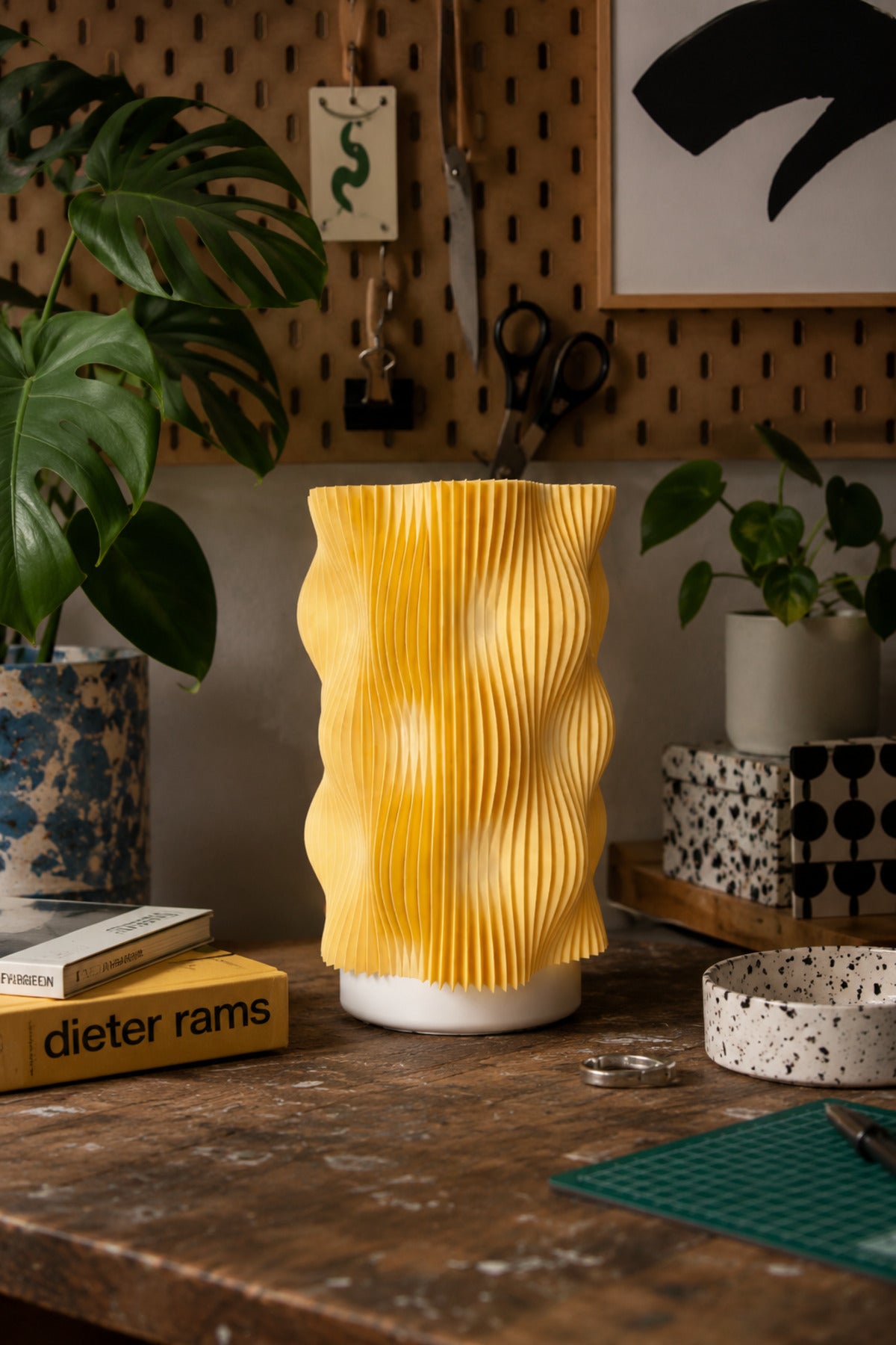 WAVY LAMP Premium Dekoratif Abajur – Modern Tasarım Gece Lambası, Ortam Işığı