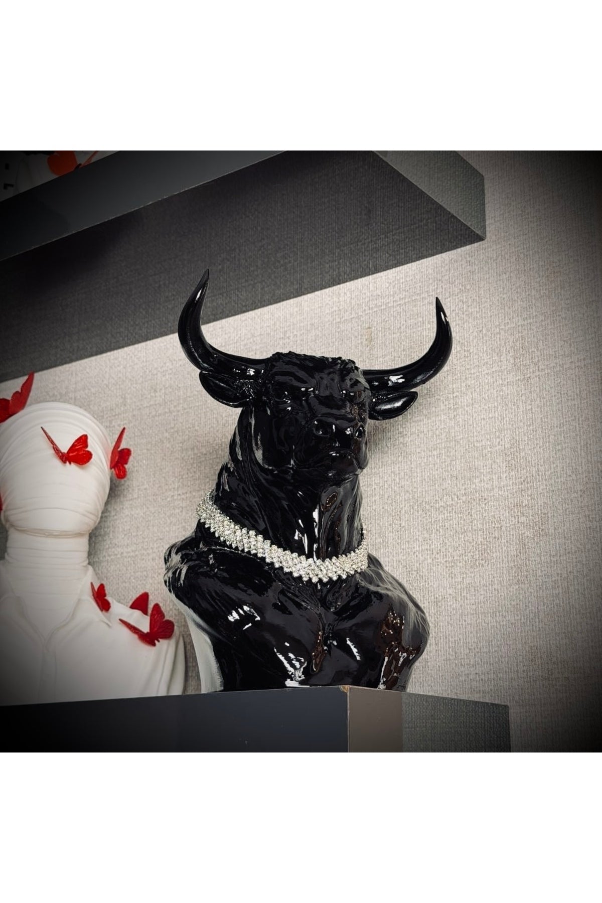 Vegas Bull Pırlanta Kolyeli Lüks Dekoratif Boğa Figürü