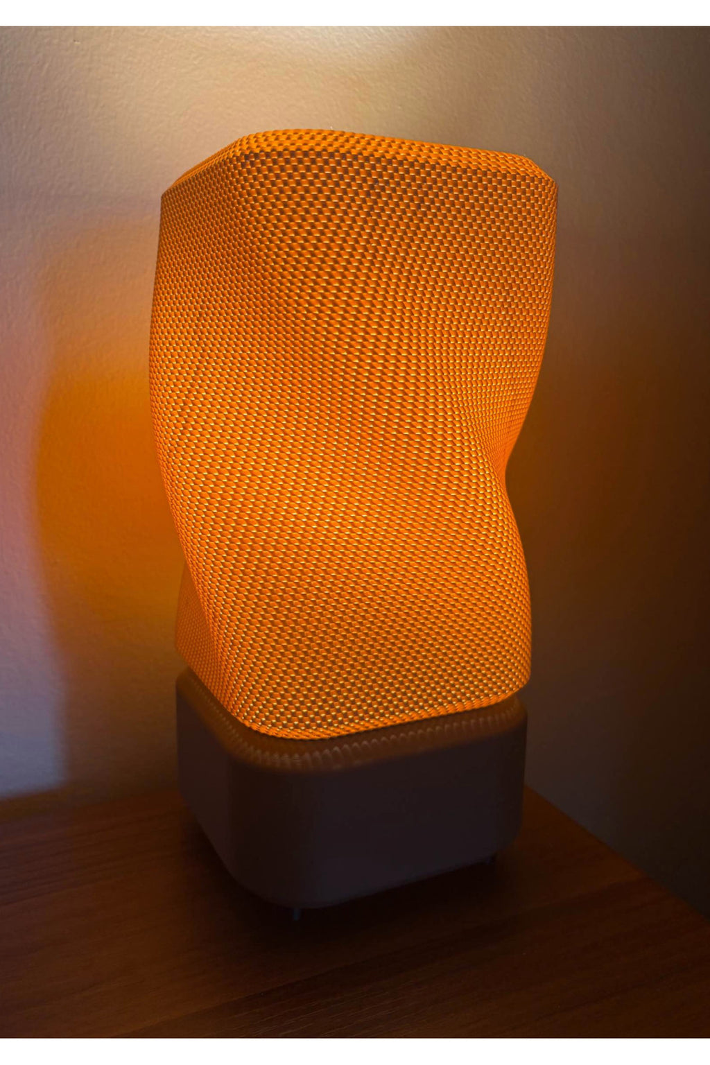 Terra Mesh – Dekoratif Masa Lambası