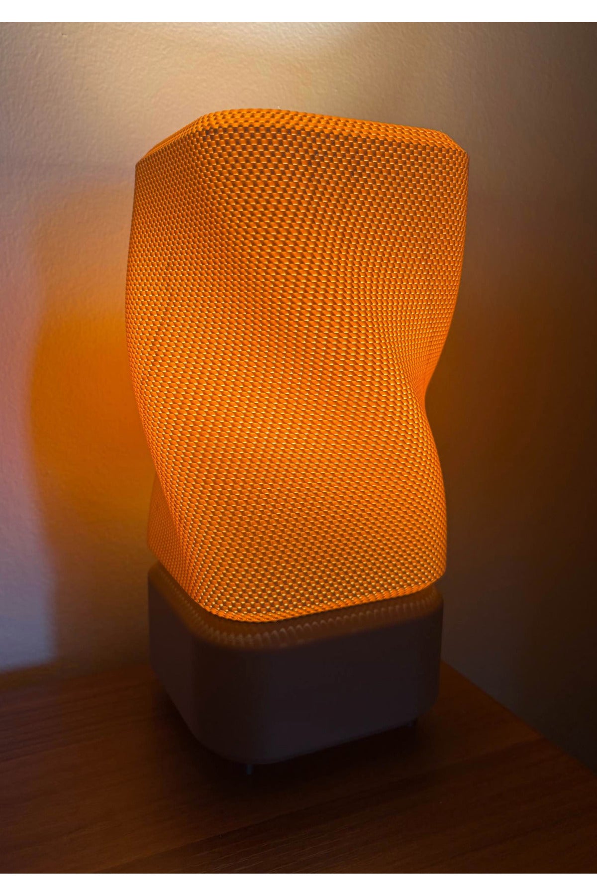 Terra Mesh – Dekoratif Masa Lambası