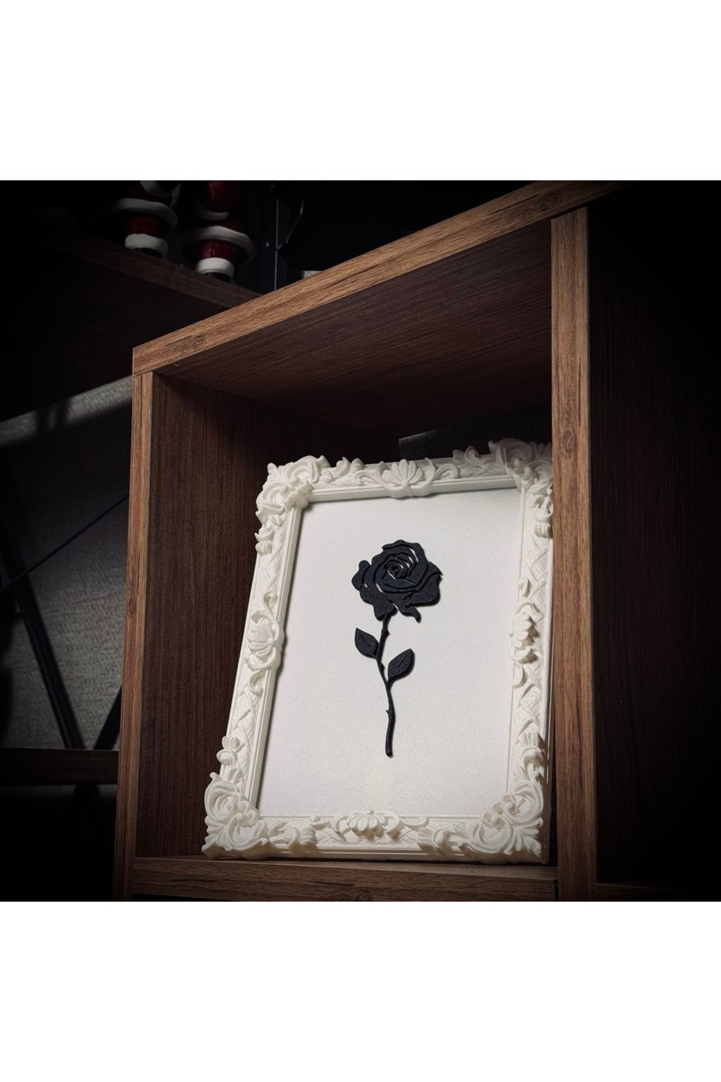 Monarch Rose Kabartma Gül Model Varaklı Beyaz Premium Tablo | 170mm x 230mm Masaüstü İçin