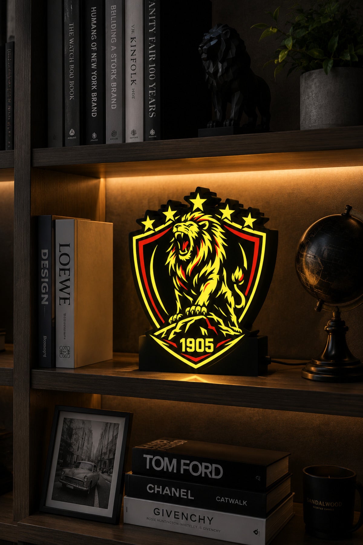 Kükreyen Aslan Temalı Dekoratif Masa Lambası