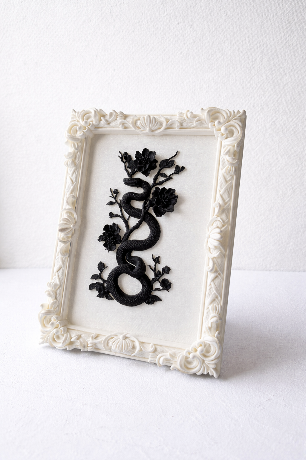 Eterna Yılan & Çiçek Rölyef Beyaz Tablo