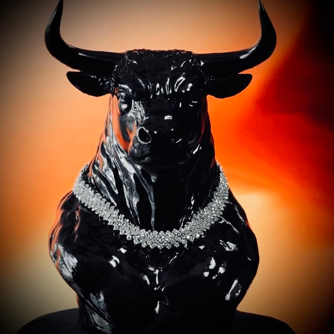 Vegas Bull Pırlanta Kolyeli Lüks Dekoratif Boğa Figürü