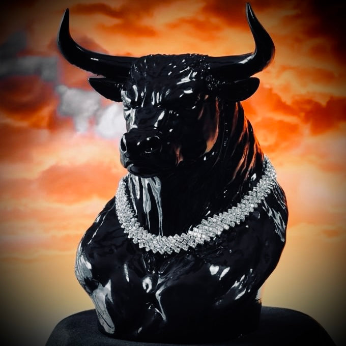 Vegas Bull Pırlanta Kolyeli Lüks Dekoratif Boğa Figürü