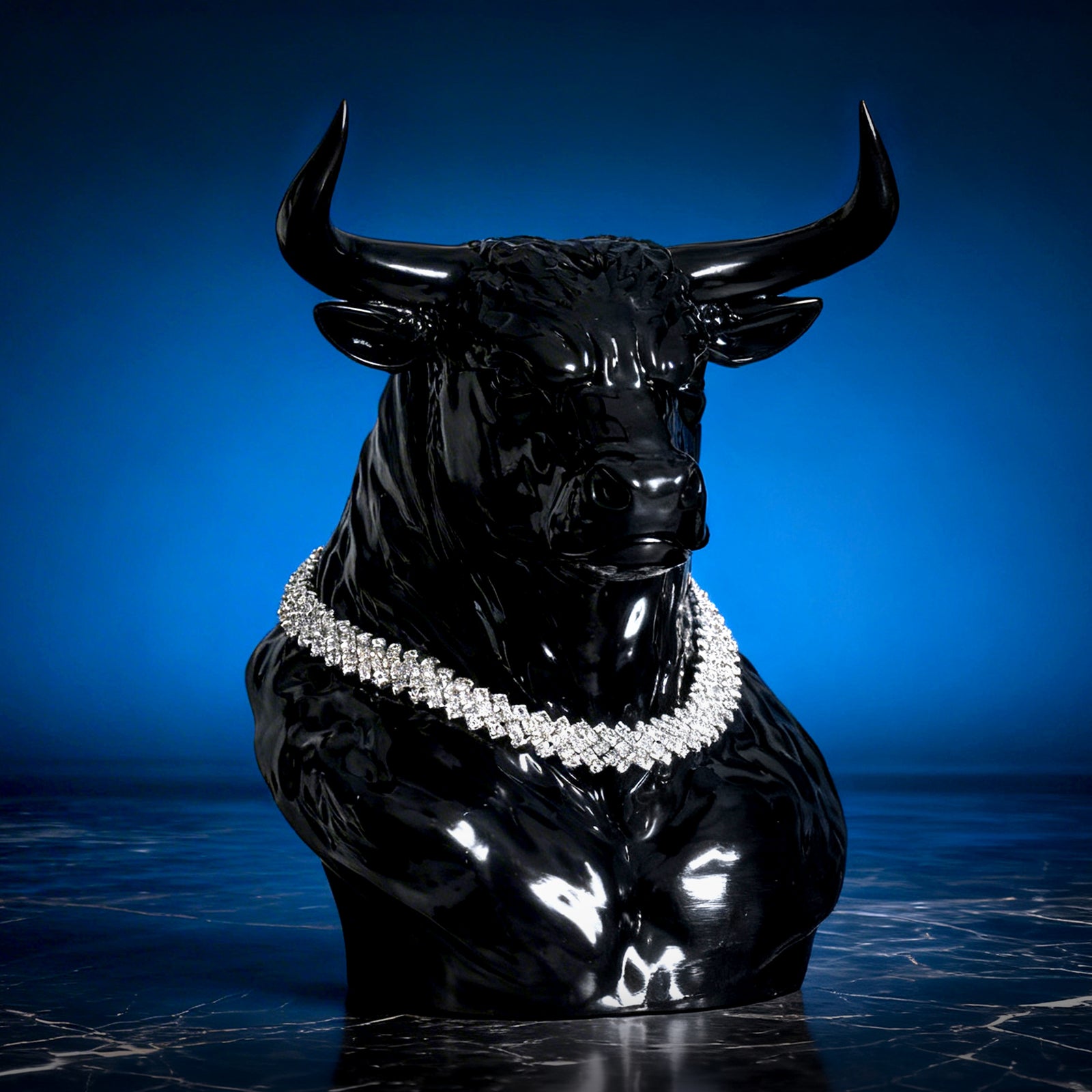 Vegas Bull Pırlanta Kolyeli Lüks Dekoratif Boğa Figürü