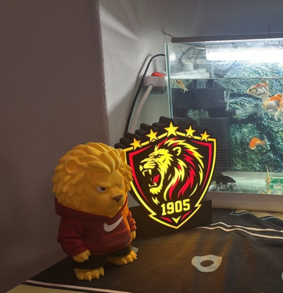 Aslan masa lambası ve aslan figürü