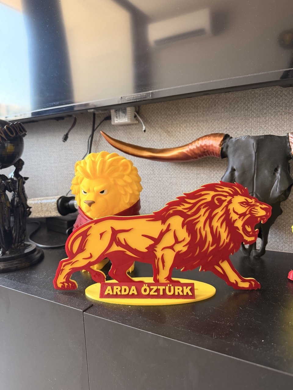 İSİM YAZILABİLEN MASA ÜSTÜ ASLAN SİLÜETİ