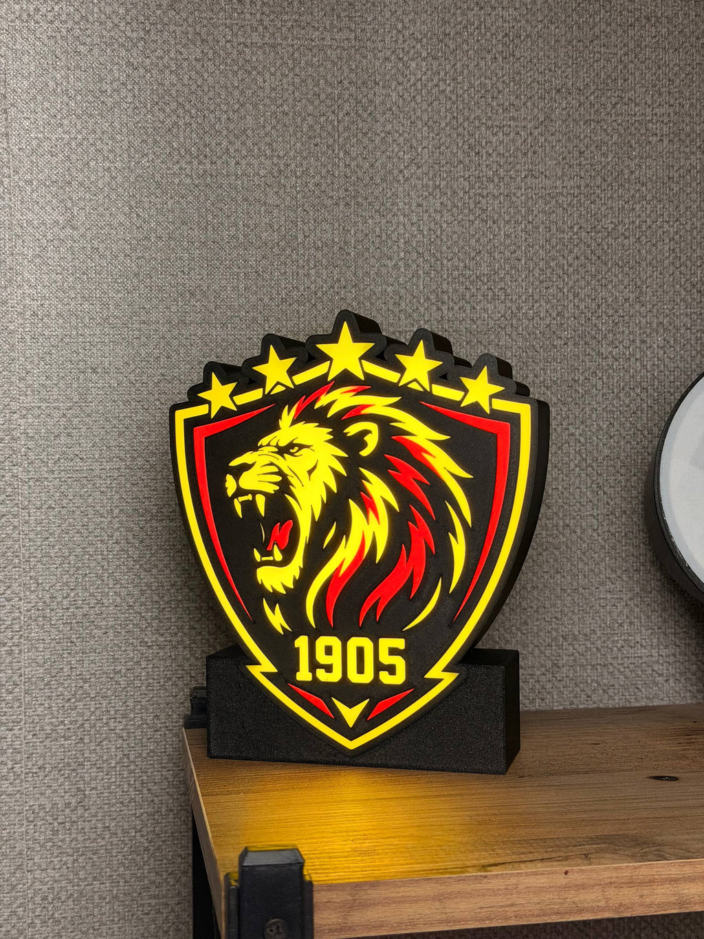 Aslan Figürlü 1905 Tasarım Masa Lambası Sarı Kırmızı Gece Lambası