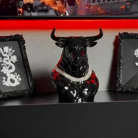 Vegas Bull Pırlanta Kolyeli Lüks Dekoratif Boğa Figürü