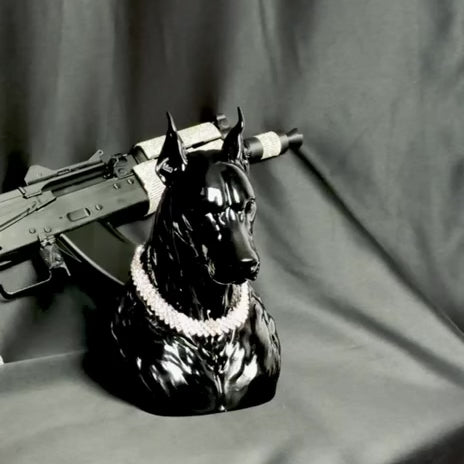 Vegas Deborman Pırlanta Kolyeli Lüks Dekoratif Doberman Figürü